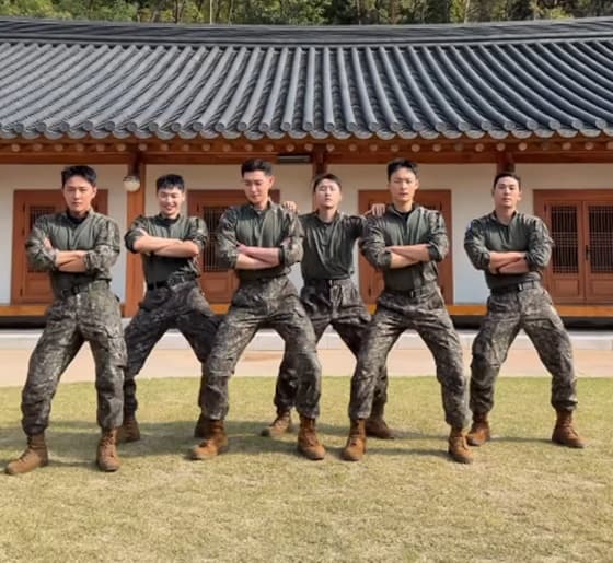 김동혁(왼쪽부터), 강다니엘, 김영대, 아이엠, 송건희, 백호/사진=김동혁 SNS