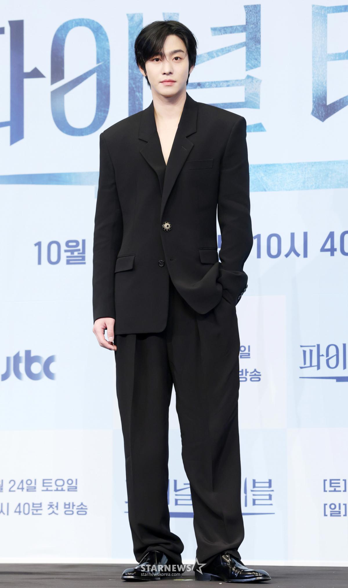 배우 안효섭이 22일 서울 구로구 더 링크 호텔에서 진행된 JTBC 토일 드라마 '파이널 테이블' 제작발표회에 참석해 포즈를 취하고 있다. /2026.10.22 /사진=김휘선 hwijpg@