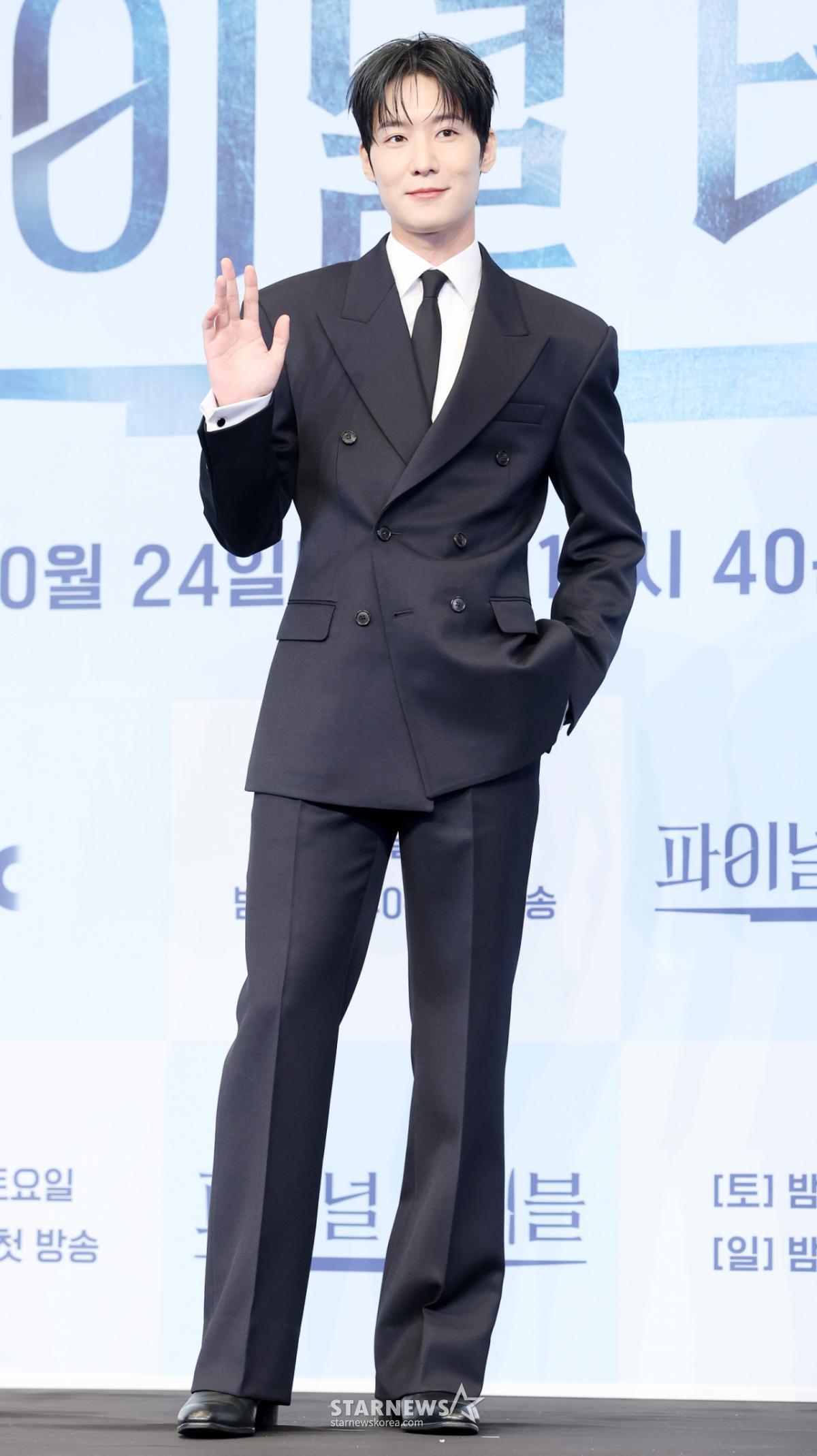 배우 장률이 22일 서울 구로구 더 링크 호텔에서 진행된 JTBC 토일 드라마 '파이널 테이블' 제작발표회에 참석해 포즈를 취하고 있다. /2026.10.22 /사진=김휘선 hwijpg@