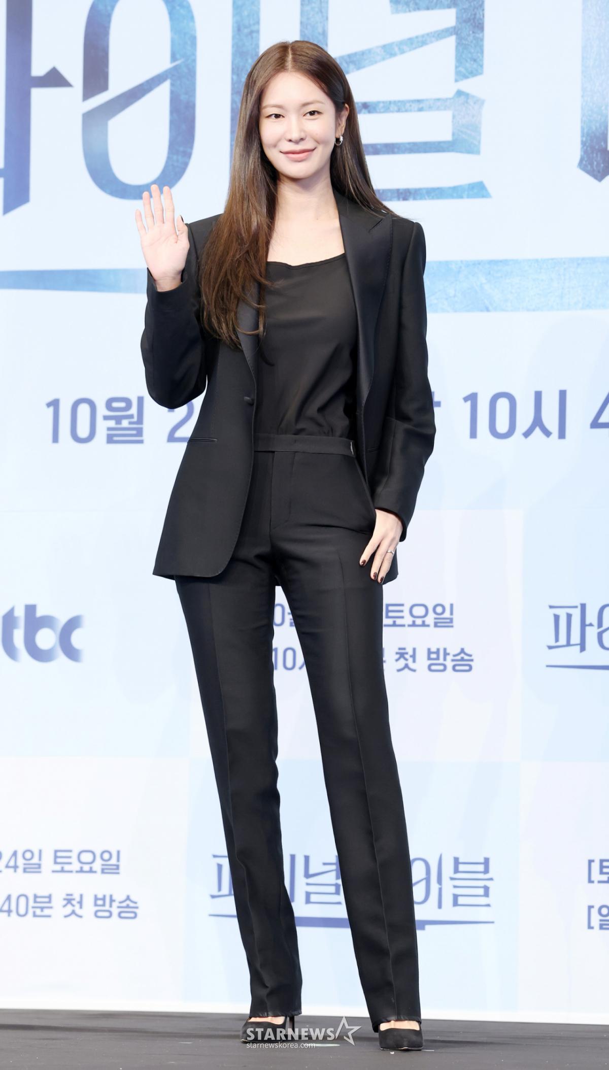 배우 정유진이 22일 서울 구로구 더 링크 호텔에서 진행된 JTBC 토일 드라마 '파이널 테이블' 제작발표회에 참석해 포즈를 취하고 있다. /2026.10.22 /사진=김휘선 hwijpg@