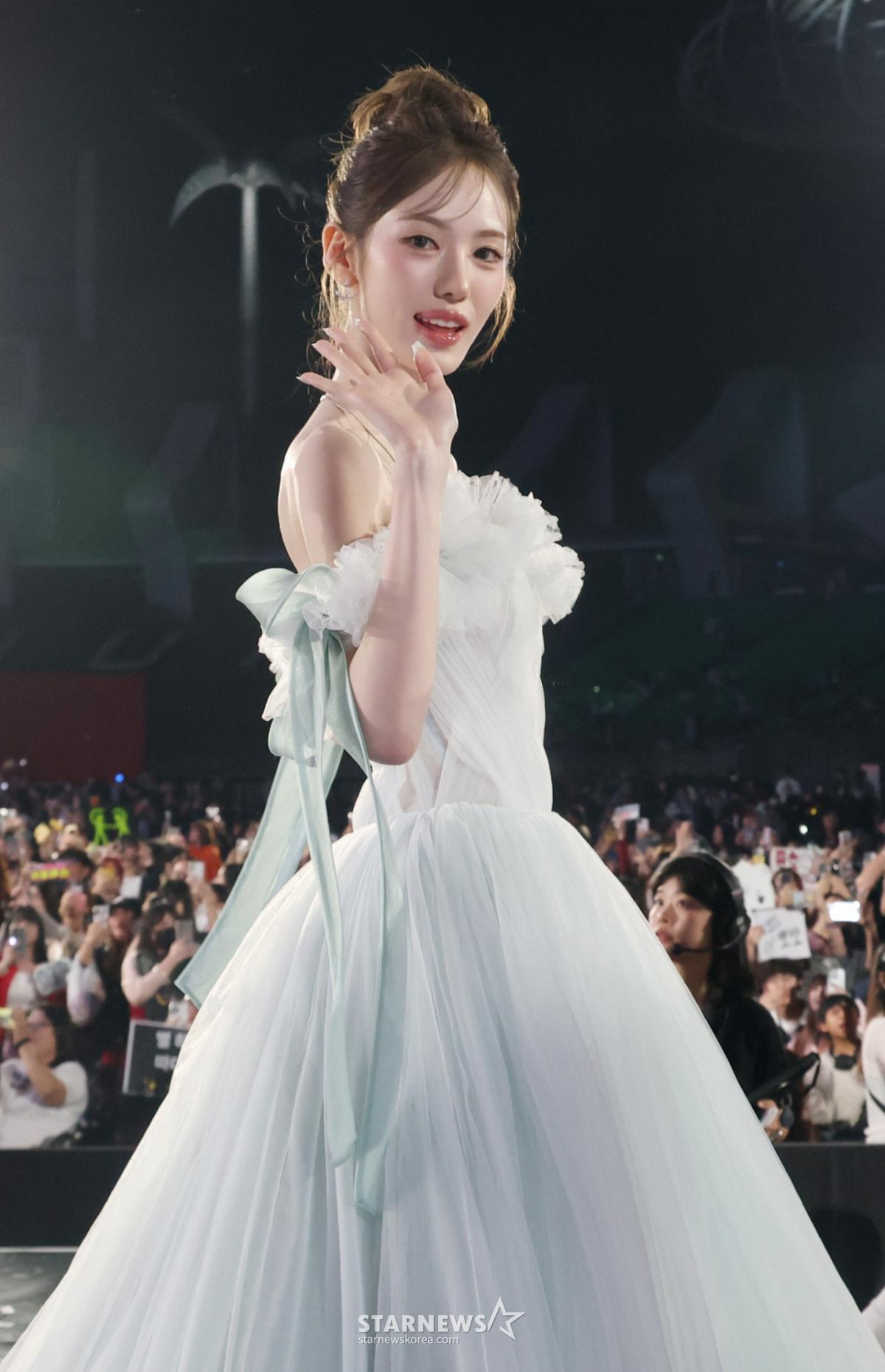 그룹 키키 수이가 7일 가오슝 내셔널 스타디움에서 진행된 스타뉴스 주최 '10주년 아시아 아티스트 어워즈 2025(10th Anniversary Asia Artist Awards 2025, '10주년 AAA 2025')를 기념하는 'ACON 2025'를 마친 후 피날레 세리머니를 하고 있다.   'ACON 2025'는 'AAA'의 10주년을 기념하고 함께 축하하는 의미에서 열리는 페스타로, 배우 이준영과 i-dle(아이들) 슈화, 크래비티 앨런, 키키 수이가 MC를 맡아 'ACON 2025'를 이끌고 넥스지(NEXZ), 아홉(AHOF), 애쉬 아일랜드(Ash Island), 에이티즈(ATEEZ), 우즈(WOODZ), 이이경, 최예나(YENA), 키스오브라이프(KISS OF LIFE), 키키(KiiiKiii), 킥플립(KickFlip), 크래비티(CRAVITY), 싸이커스(xikers), SB19(에스비나인틴), QWER(큐더블유이알) 등이 출연했다. /사진=김진경 kim.jinkyung@