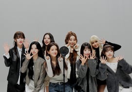 「デビュー10周年」ウジュソニョ、'キリング・ボイス'出撃..史上最高のヒット曲パレード→新曲『Bloom hour』ライブ公開