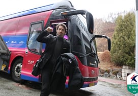 「心からお詫び申し上げます」「黄保官団長は頭を下げた」 "開幕戦からはクラブのラッピングバスを使用"