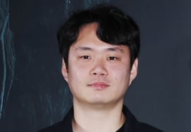 Director Lee Sang-min of "Salmokji" posing [★ Photo]