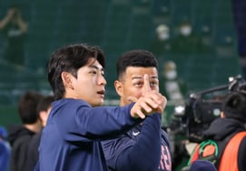 [相片儿] '琼斯 第一次来东京巨蛋吧' 李政厚