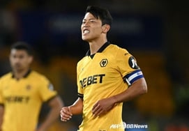 "ファン・ヒチャンがいない時に2連勝" ウルバーハンプトン、'大物'リバプールを捕まえて歓喜··· 追加時間の劇的ゴールに監督「私たちが最下位であることは重要ではない」