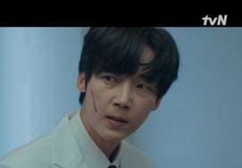 『セイレーン』ユン・ジョンフン、パク・ミニョンの元恋人..視線を圧倒する