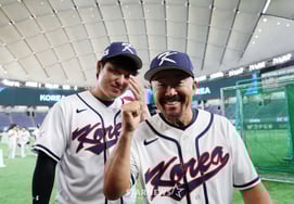 [相片儿] "我们很般配吧！' 朴东元和金勇一地训练教练