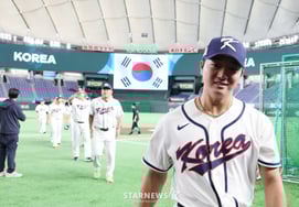 [Photo] "Going out to the ground with a smile." Go Woo Seok