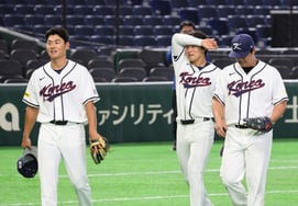 [Chụp ảnh] Kim Do Young, Kim Joo Won, Noh Si Hwan kết thúc khóa huấn luyện phòng thủ."