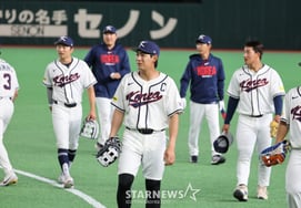 [フォト] '外野守備練習を終える'イ・ジョンフと外野手たち