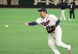 [フォト] 「受け取れ！『 1塁 ムン・ボギョン