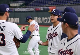 [Photo] "Learning to Grip by Dunning." Small Jun Soh Hyung-joon.