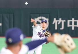 [フォト] 「キャッチボールをする」キム・ジュウォン