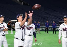 [Chụp ảnh] Không được nhắm mắt đâu Noh Si Hwan."