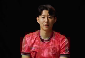 Легенда чемпионата мира по футболу, которую выбрал Сон Хын Мин, - "Рональда"... Ли Джэ Сон и японский губо выбрали "Игрок своей страны"