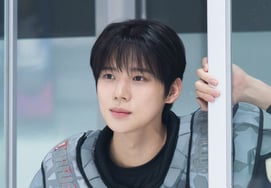 Мун Сан Мин и Ли Ён Джи снялись в музыкальном клипе «ROBOT» также стали горячей темой