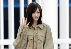 Especially, "Pose like a pictorial." [★ Photo]