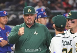 [Фото] Дэйв Нильсен, режиссер "Австралия готовится к первому матчу Токийского раунда WBC"