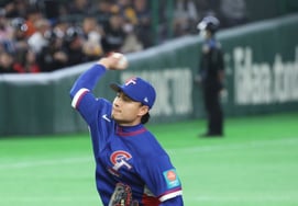 [相片儿] 台湾首发投手徐若曦在与澳大利亚队的比赛中首发出场