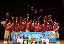 Молодёжная бейсбольная команда города Седжон выиграла 11-й Национальный конкурс Сунчан. MVP Юн Чэ Хван "Как игрок Рю Хён Джин..."