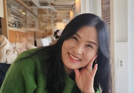 Прямой потомок Ом Хындо, который снимался в «Королевском сане».Ом Чун Ми "Бесконечная честь." [Прямое интервью]