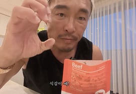 Чу Сон Хун, я даже съела угощение с помощью своей собаки Кио.«Первый раз в жизни человека».