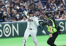 [フォト] '1回裏東京ドームのフェンスを越えるグランドスラム' ムン・ボギョン