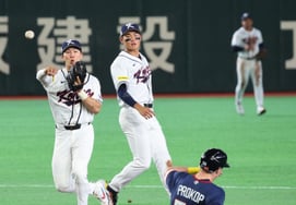 [フォト] '3回表の併殺処理は簡単だ' キム・ヘソン