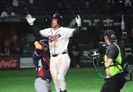 [一度にスッ] '8回裏にソロホームランを打ち、打撃感を取り戻した'ジャマイ・ジョーンズ