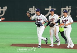 [フォト] 「外野手たち、集まれ！」ウィットコム
