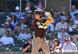 Первый хоум-ран Сон Сон Мун в ML - первый RBI "Наконец-то" взорвался! 131-метровый большой солопо → Один иннинг, Сан-Диего, огромный взрыв на 12 очков.