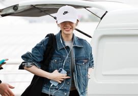 エスパのカリナ「帽子に隠れても可愛い笑顔」 [★写真]