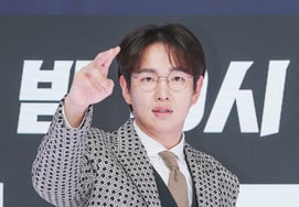 「詐欺ショーではない…」「チャン・ソンギュ、MBNバラエティ出演料未払い問題について口を開いた」 [スター・イシュー]