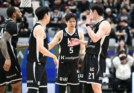 "时隔460天"抓住了9连冠的天敌 "6强射手"KT队击败SK队11分，威廉姆斯获得7个3分 [水源现场评论]