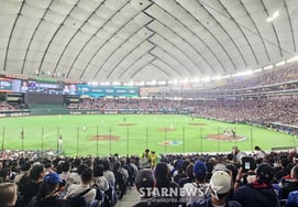 [Фото] Японские и тайваньские фанаты бейсбола 'Токио Доум заполнен'