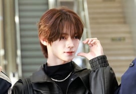 韩珍的"神秘眼神" [★照片]