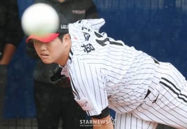 面临"三振-三振-三振"FA的LG左腕投手"非同寻常"', 主教练的期望值也越来越高