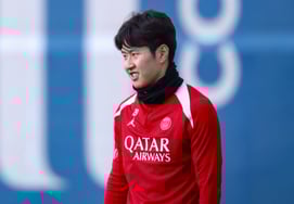 啊！李康仁"痛心的失误"通过触地失误贡献制胜一球... PSG队1:3负于"联赛天敌"摩纳哥队