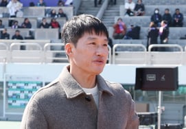 [フォト] イ・ジョンヒョ監督『落ち着いて』