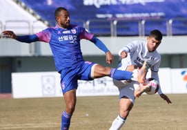 [フォト] ボニラ vs シルバ '押し込まれたら終わり'