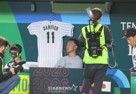 [Chụp ảnh] Darbit Shoo của dugout Nhật Bản thật đáng nể."