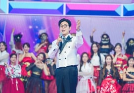 Ведущий Ким Сон Чжу из "Мисс Трот 4", выпущенный Исоной, "Ситуация с каменными ногами, может быть критическая." Ощущение