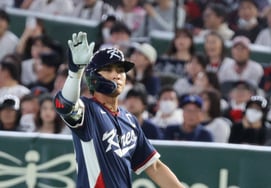 [At one go] Lee Jung-hoo, a timely hit for Kikuchi to take the lead, 'a timely RBI in the top of the first inning.'