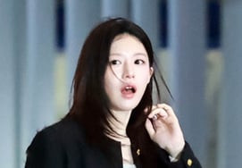 コ・ユンジョン「驚いた表情も可愛い」 [★写真]