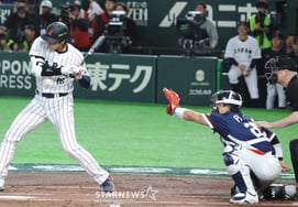 [Chụp ảnh] Dán chặt quá. Sai chính tả rồi."