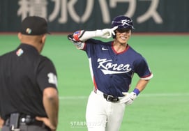 [Photo] "Otani hyung! Did you see that?' Tied two-run shot, Kim Hye-sung