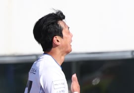 [Фото] Ким Джи Хён, которая компенсирует потерю, сказала: «Здесь болит»