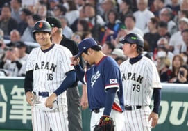 [フォト] 5回裏に安打で出塁した大谷選手は、先日グランドスラムを放った文保慶選手です'