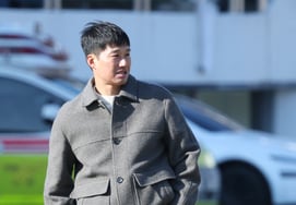 [フォト] イ・ジョンヒョ監督『ステップ・バイ・ステップ』